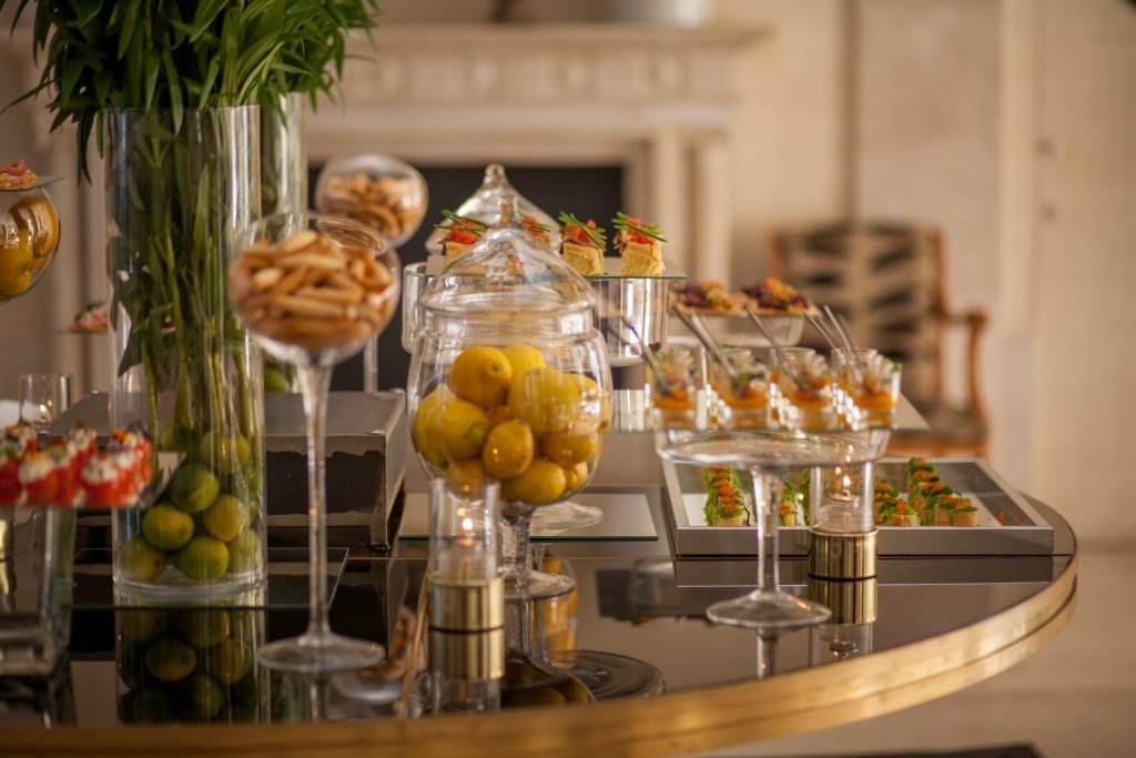 mesa de chuches para bodas y aperitivos